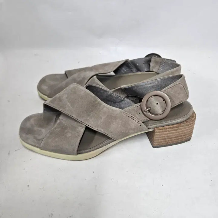 [BUNJANG] Camper Suede Strap Sandals / 거의새제품)캠퍼 스웨이드 스트랩 샌들 37