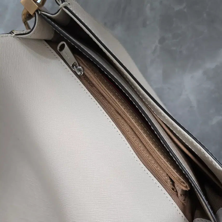 [BUNJANG] Lovecat Ivory Mini Crossbody Bag / 러브캣 아이보리 미니 크로스백