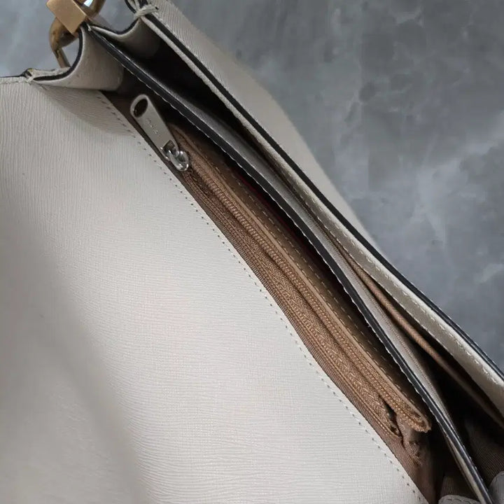 [BUNJANG] Lovecat Ivory Mini Crossbody Bag / 러브캣 아이보리 미니 크로스백