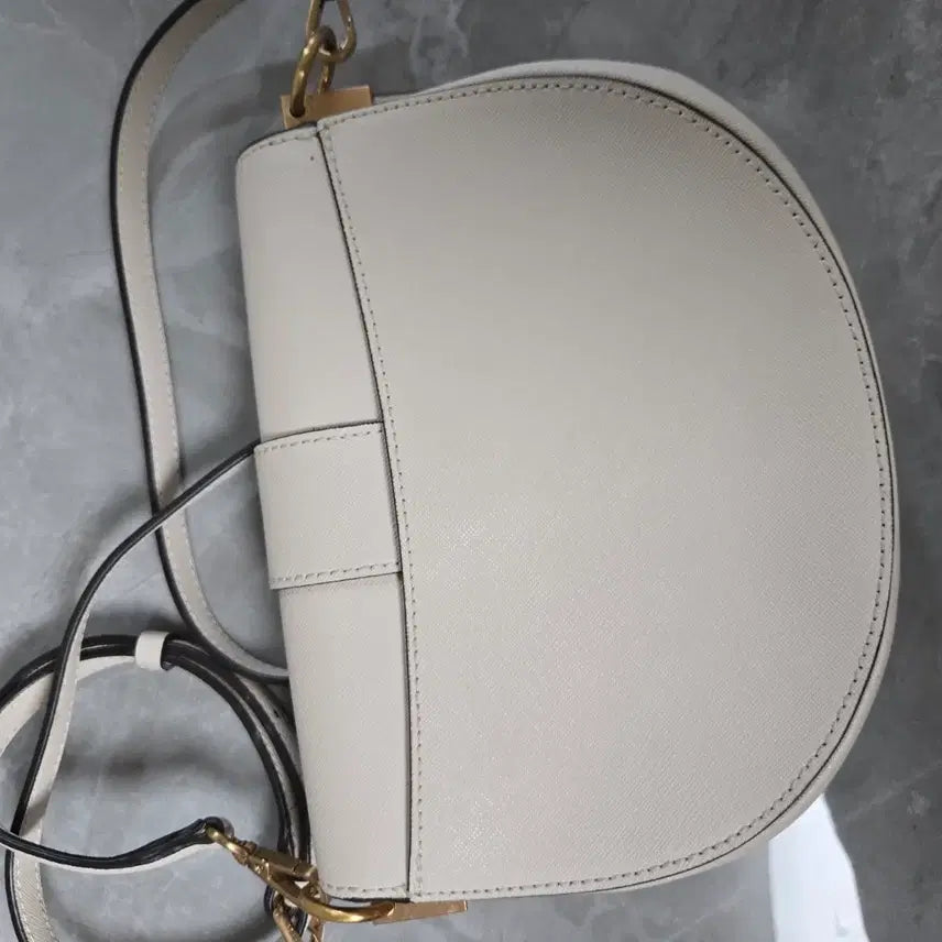 [BUNJANG] Lovecat Ivory Mini Crossbody Bag / 러브캣 아이보리 미니 크로스백