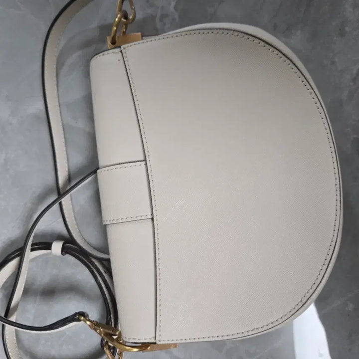 [BUNJANG] Lovecat Ivory Mini Crossbody Bag / 러브캣 아이보리 미니 크로스백