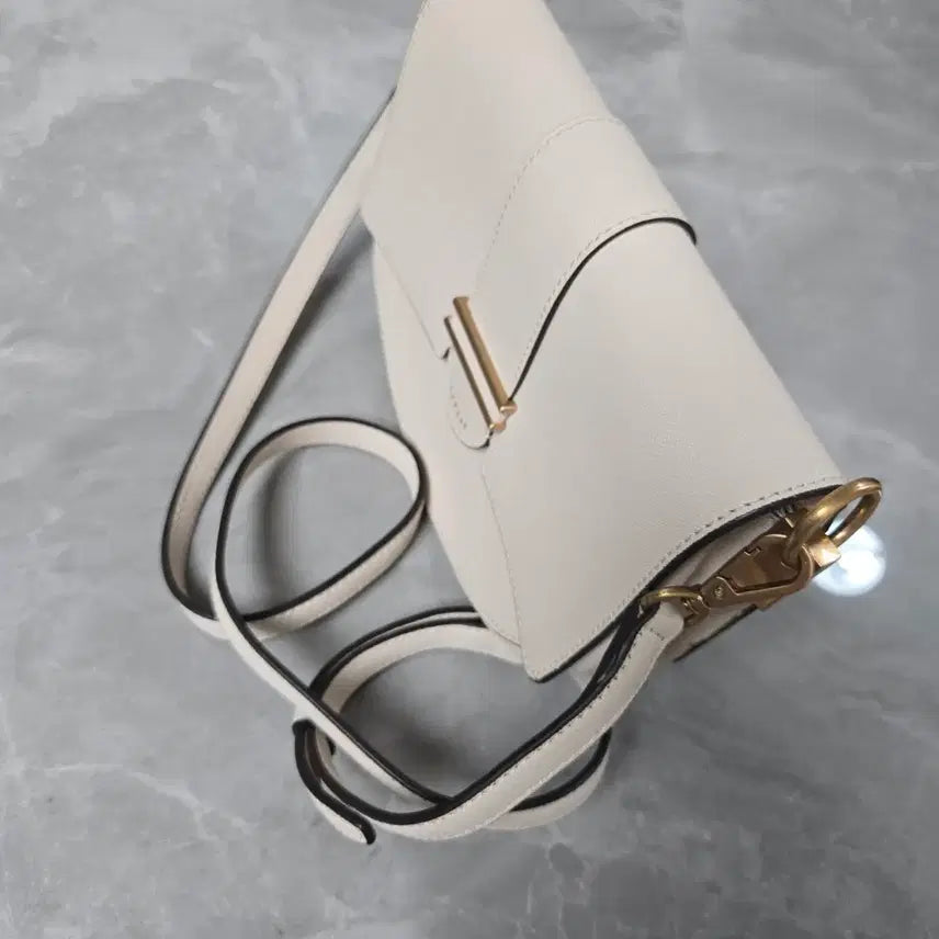 [BUNJANG] Lovecat Ivory Mini Crossbody Bag / 러브캣 아이보리 미니 크로스백