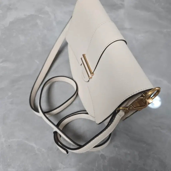 [BUNJANG] Lovecat Ivory Mini Crossbody Bag / 러브캣 아이보리 미니 크로스백