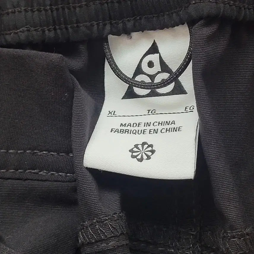 [SOLD OUT] 나이키 ACG 카고 반바지 블랙