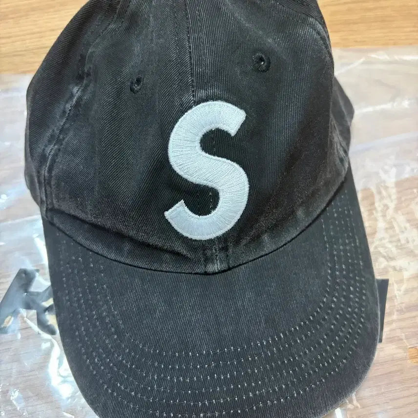 [SOLD OUT] 25ss 슈프림 S로고 블랙 볼캡