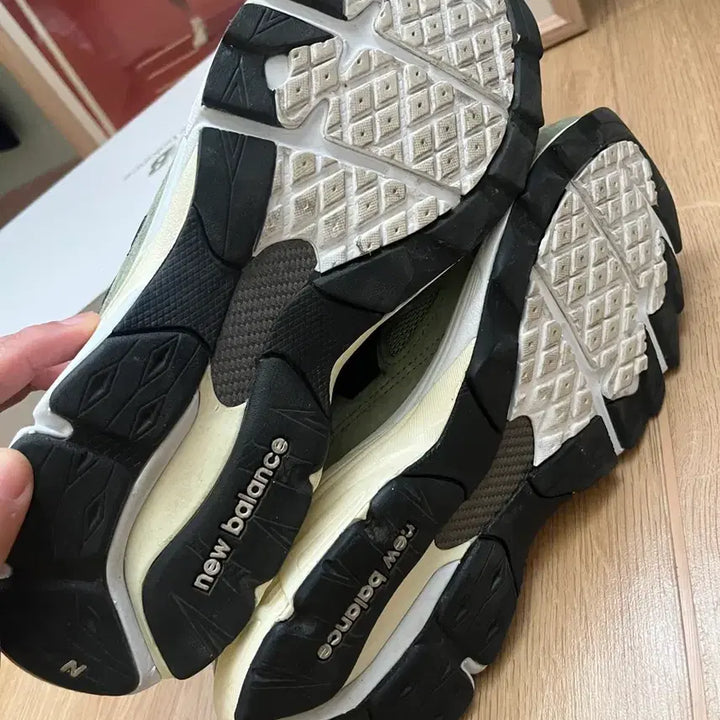 [BUNJANG] 뉴발란스 990v3 자운드 올리브 270 / 뉴발란스 990v3 자운드 올리브 270