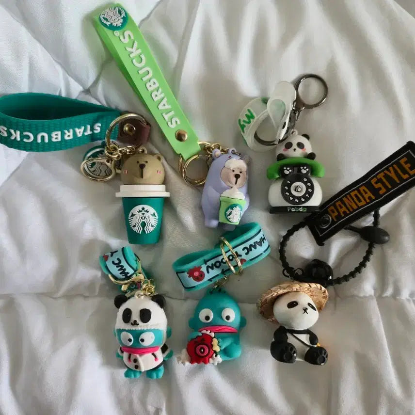 [BUNJANG] Sanrio Starbucks Panda Keychain Toy Figure / 산리오 스타벅스 판다 키링 열쇠고리 장난감 피규어