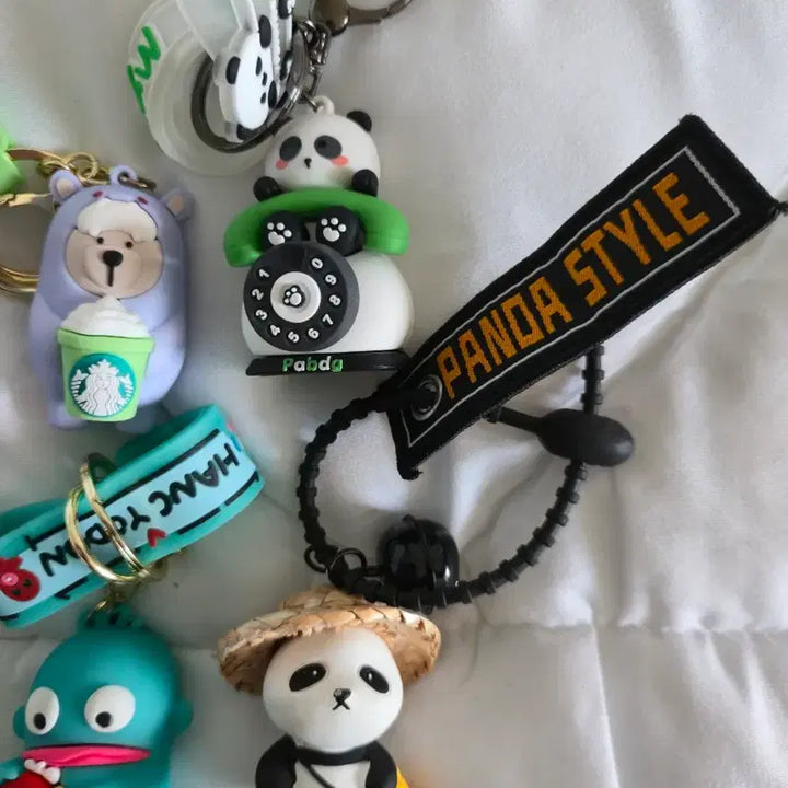 [BUNJANG] Sanrio Starbucks Panda Keychain Toy Figure / 산리오 스타벅스 판다 키링 열쇠고리 장난감 피규어