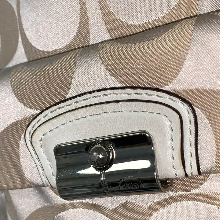 [BUNJANG] Coach Signature Y2K Shoulder Bag Ivory / 코치 시그니처 y2k 숄더백 아이보리