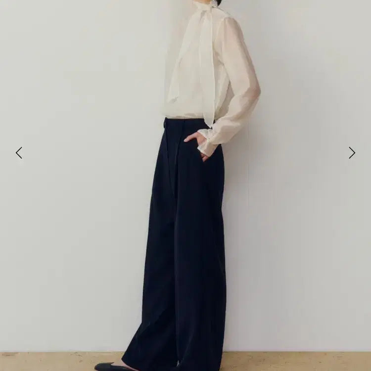 [SOLD OUT] 시에 타이 블라우스 새상품 크림 새상품