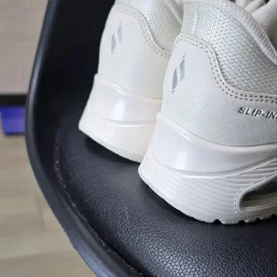 [BUNJANG] Skechers Slip-ins Ivory Sneakers 235 / 스케쳐스 슬립인스 운동화 아이보리 235