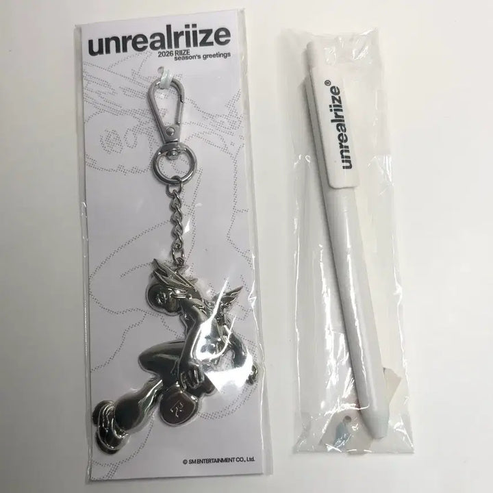 [BUNJANG] RIIZE Signature Keyring + unrealriize Gel Pen Bundle Set / 라이즈 시그 키링 + unrealriize젤펜 일괄 미사용