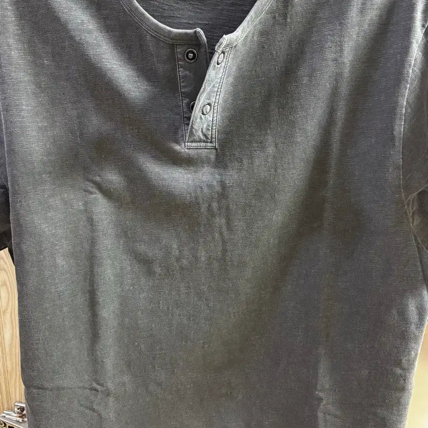 [BUNJANG] Vellie Road Henley Neck T-shirt - Dyed Charcoal / 벨리에 로드 헨리넥 티셔츠 - 다이드 차콜