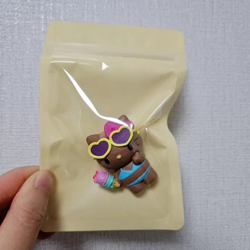 [BUNJANG] Sanrio Moodful Gacha Tanning Kitty / 산리오 모두풀 가챠 태닝키티 판매합니다!