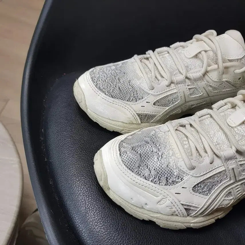 [BUNJANG] Asics Gel Venture 6 Cream White Sneakers 240 / 아식스 젤 벤쳐6 크림 화이트 운동화 240