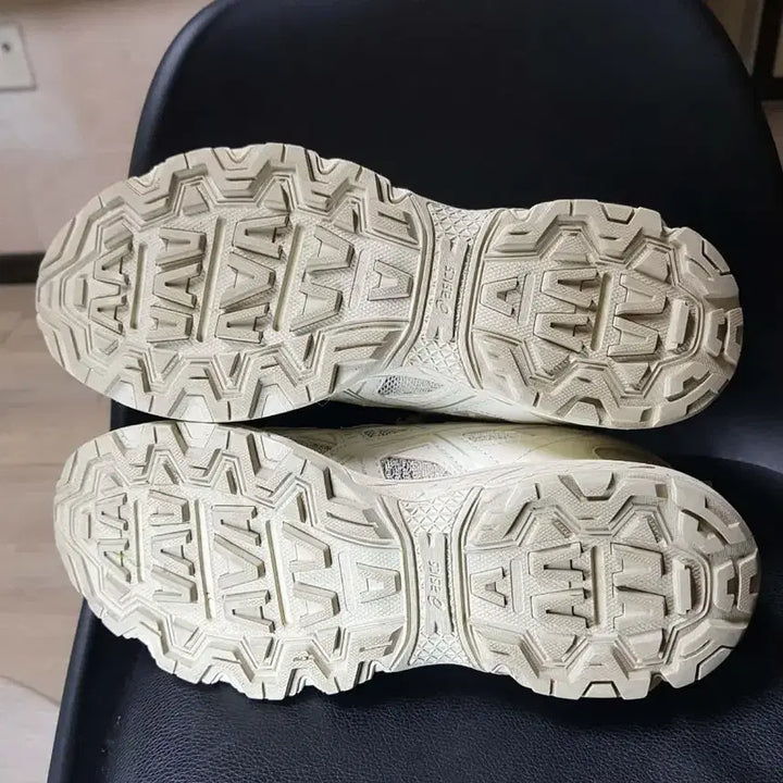 [BUNJANG] Asics Gel Venture 6 Cream White Sneakers 240 / 아식스 젤 벤쳐6 크림 화이트 운동화 240