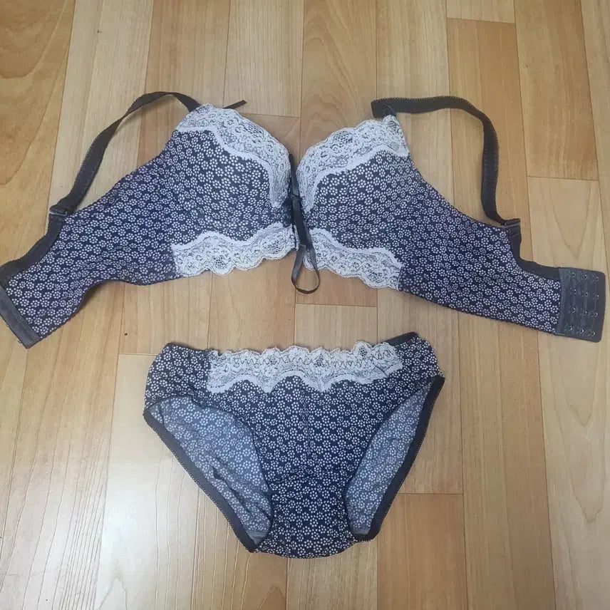 [SOLD OUT] 여성속옷 브라 팬티 세트 (중고)