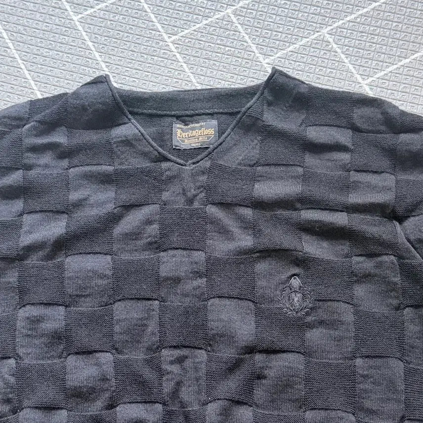 [BUNJANG] Heritage Floss V-Neck Knit Black / 헤리티지 플로스 브리넥 니트