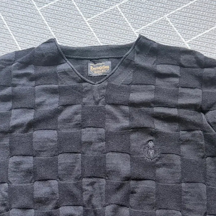 [BUNJANG] Heritage Floss V-Neck Knit Black / 헤리티지 플로스 브리넥 니트