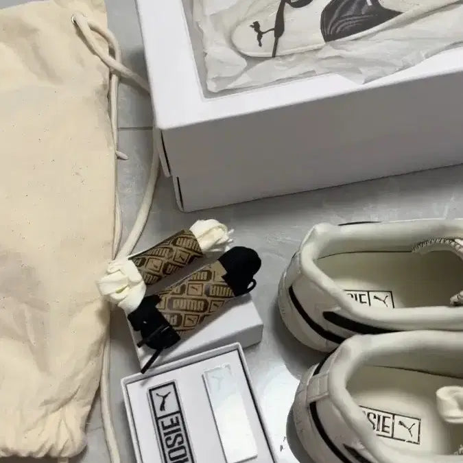 [BUNJANG] Puma x Rosé Speedcat LEA Warm White Black Shoes (240mm) / 푸마 x 로제 스피드캣 LEA 웜 화이트 블랙 240mm