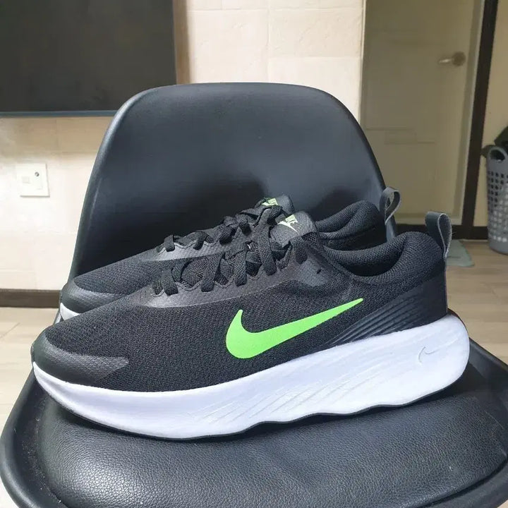 [BUNJANG] Nike Black Sneakers Fluorescent Swoosh 280 / 나이키 검정 운동화 형광 스우시 280