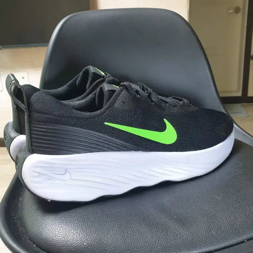 [BUNJANG] Nike Black Sneakers Fluorescent Swoosh 280 / 나이키 검정 운동화 형광 스우시 280