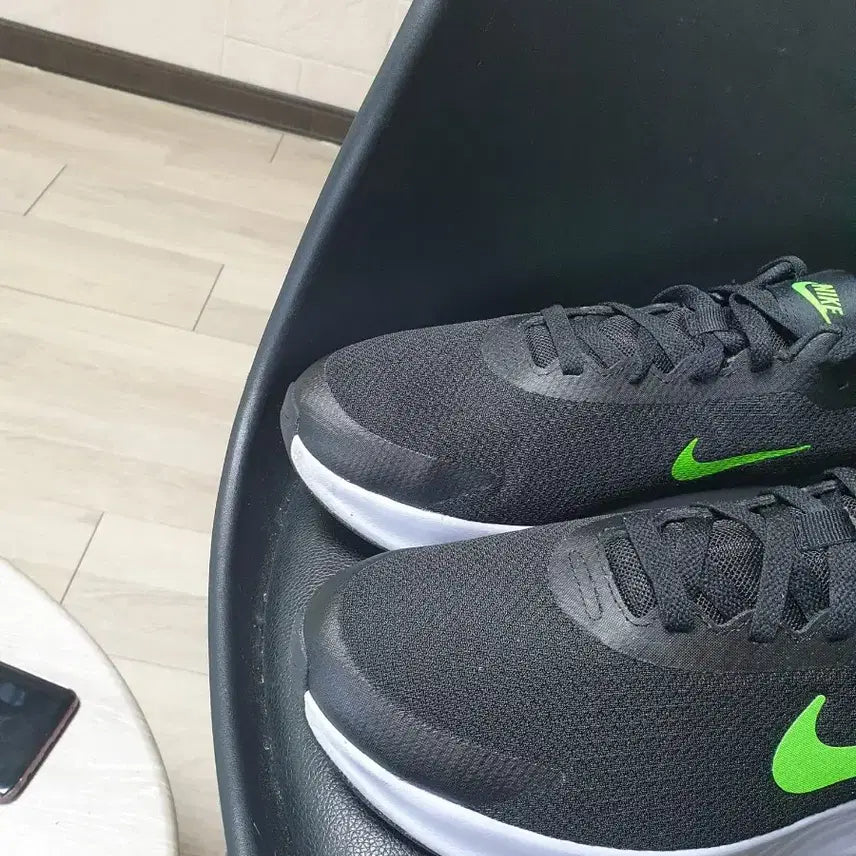 [BUNJANG] Nike Black Sneakers Fluorescent Swoosh 280 / 나이키 검정 운동화 형광 스우시 280