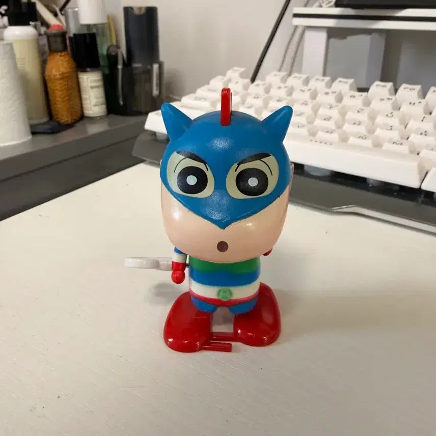[BUNJANG] Crayon Shin-chan Action Masked Zombie Wind-up Figure / 짱구 액션가면 태엽 피규어