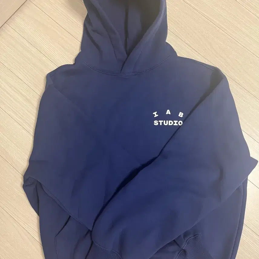 [SOLD OUT] 새상품 IAB STUDIO 네이비 후드티