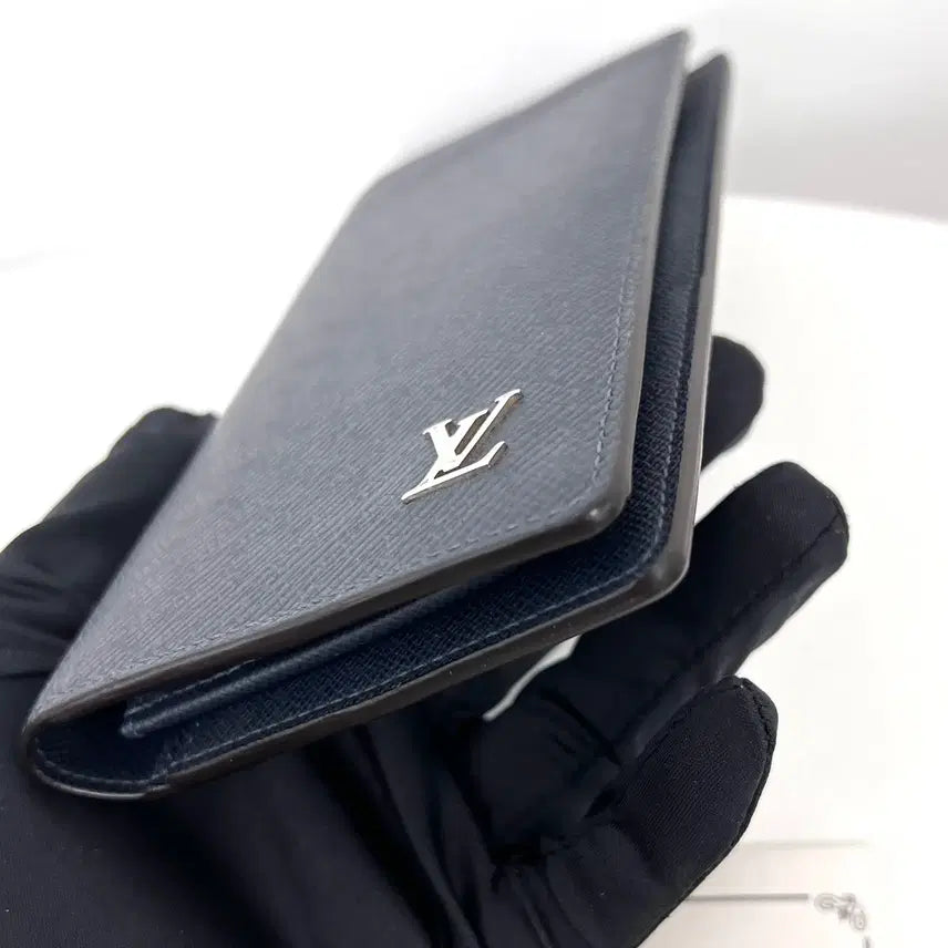 [BUNJANG] Louis Vuitton Brazza Taiga Long Wallet / [감정완료] 루이비통 LV 로고 타이가 브라짜 장지갑