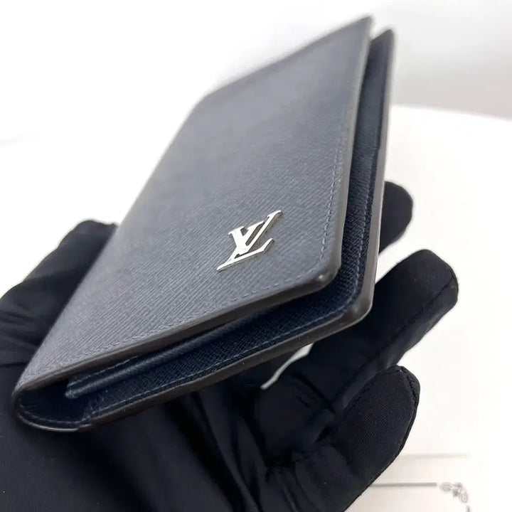 [BUNJANG] Louis Vuitton Brazza Taiga Long Wallet / [감정완료] 루이비통 LV 로고 타이가 브라짜 장지갑