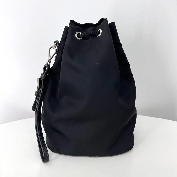 [BUNJANG] Prada Nylon Triangle Logo Bucket Pouch Black / 프라다 나일론 삼각로고 버킷 파우치 블랙