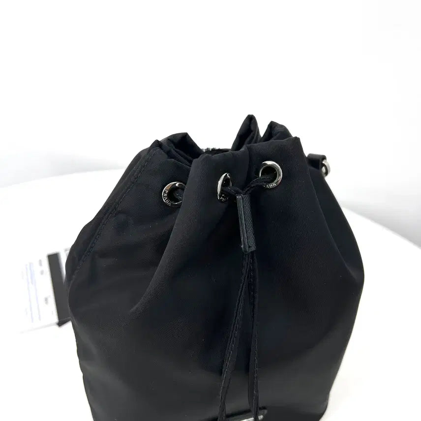[BUNJANG] Prada Nylon Triangle Logo Bucket Pouch / 프라다 나일론 삼각로고 버킷 파우치 블랙 (1NE369)