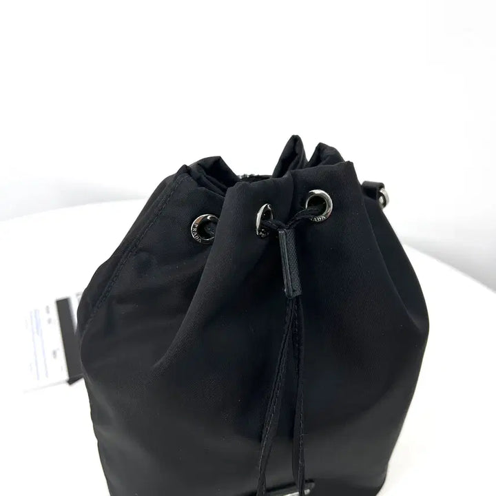 [BUNJANG] Prada Nylon Triangle Logo Bucket Pouch / 프라다 나일론 삼각로고 버킷 파우치 블랙 (1NE369)