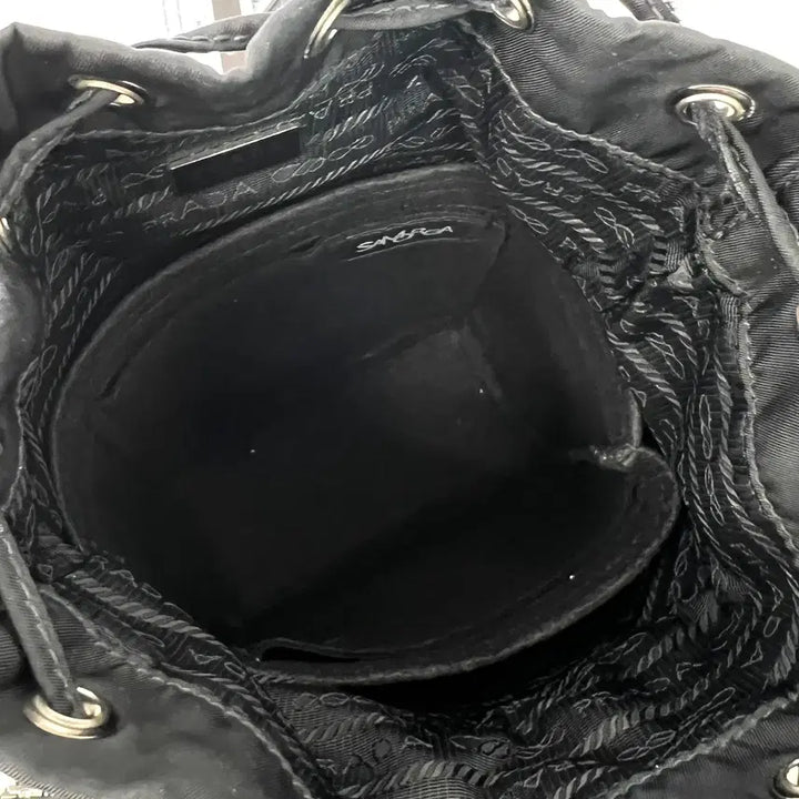 [BUNJANG] Prada Nylon Triangle Logo Bucket Pouch / 프라다 나일론 삼각로고 버킷 파우치 블랙 (1NE369)
