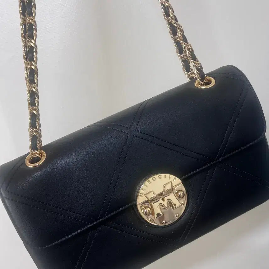 [BUNJANG] Metrocity Quilted Chain Shoulder Bag / 메트로시티 블랙 퀼팅 체인백