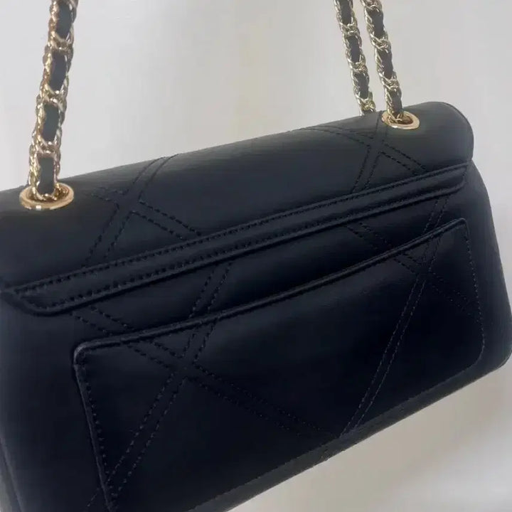 [BUNJANG] Metrocity Quilted Chain Shoulder Bag / 메트로시티 블랙 퀼팅 체인백