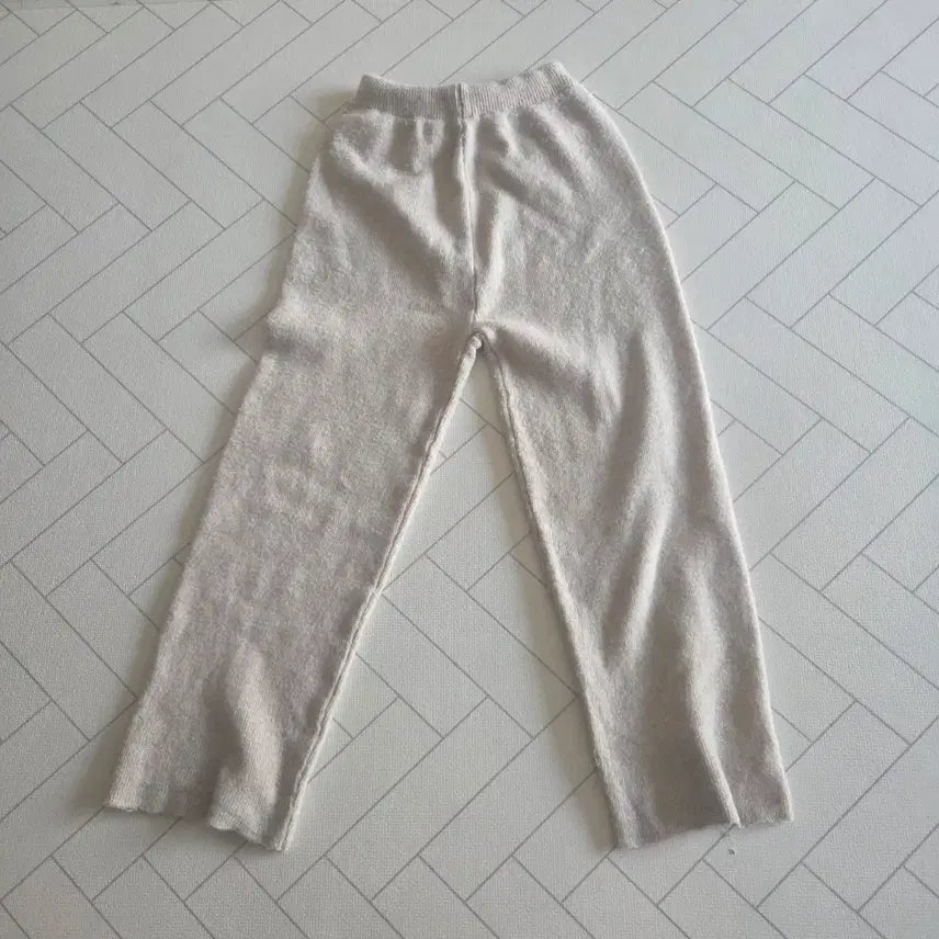 [SOLD OUT] 아이보리색 니트 바지