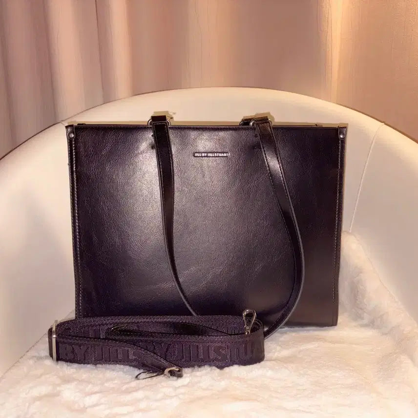[BUNJANG] JILLSTUART NEWYORK Chemi Bag Medium Shoulder Bag Black Leather / 질바이질스튜디오 [케미백] 블랙 레더 미디움 숄더백 (m)