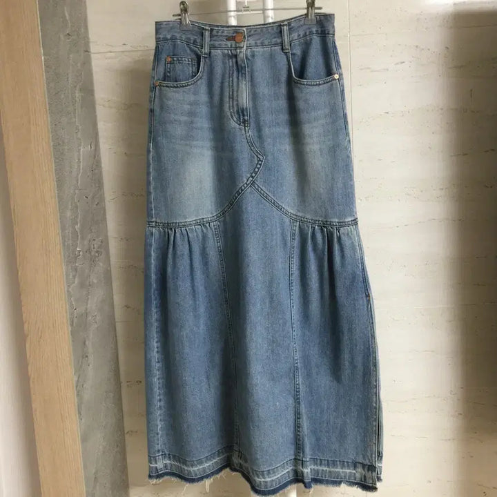 [SOLD OUT] 럭키슈에뜨 22 한소희 셔링 데님 스커트 36
