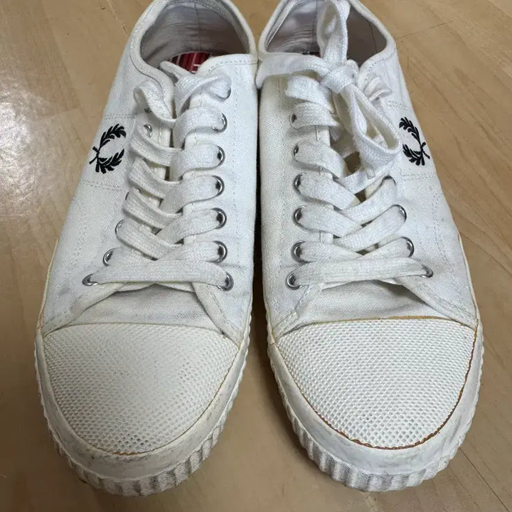 [BUNJANG] Fred Perry White Sneakers / 프레드페리 화이트 스니커즈