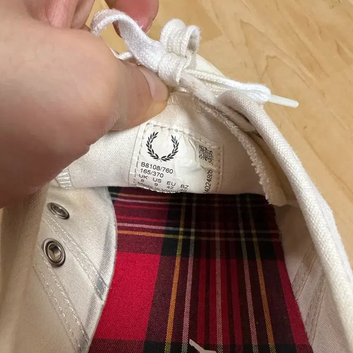 [BUNJANG] Fred Perry White Sneakers / 프레드페리 화이트 스니커즈