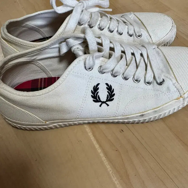 [BUNJANG] Fred Perry White Sneakers / 프레드페리 화이트 스니커즈