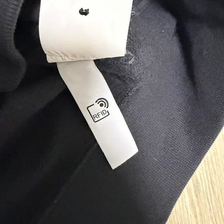 [SOLD OUT] 스톤아일랜드 맨투맨 L 블랙