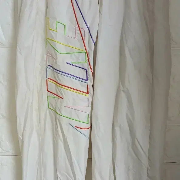 [BUNJANG] Nike Colorful Swoosh Jogger Training Pants / 나이키 화이트 컬러풀 스우시 조거 트레이닝 바지