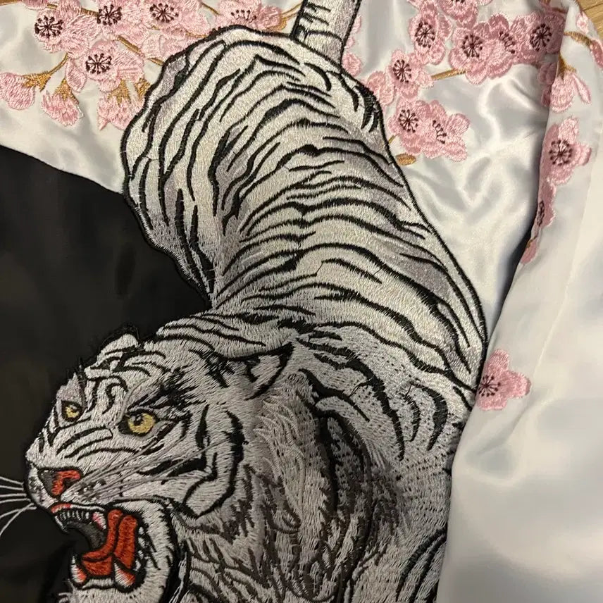 [BUNJANG] Tiger Dragon Suzaku Cherry Blossom Souvenir Jacket / 호랑이 용 현무 주작 벚꽃 스카잔