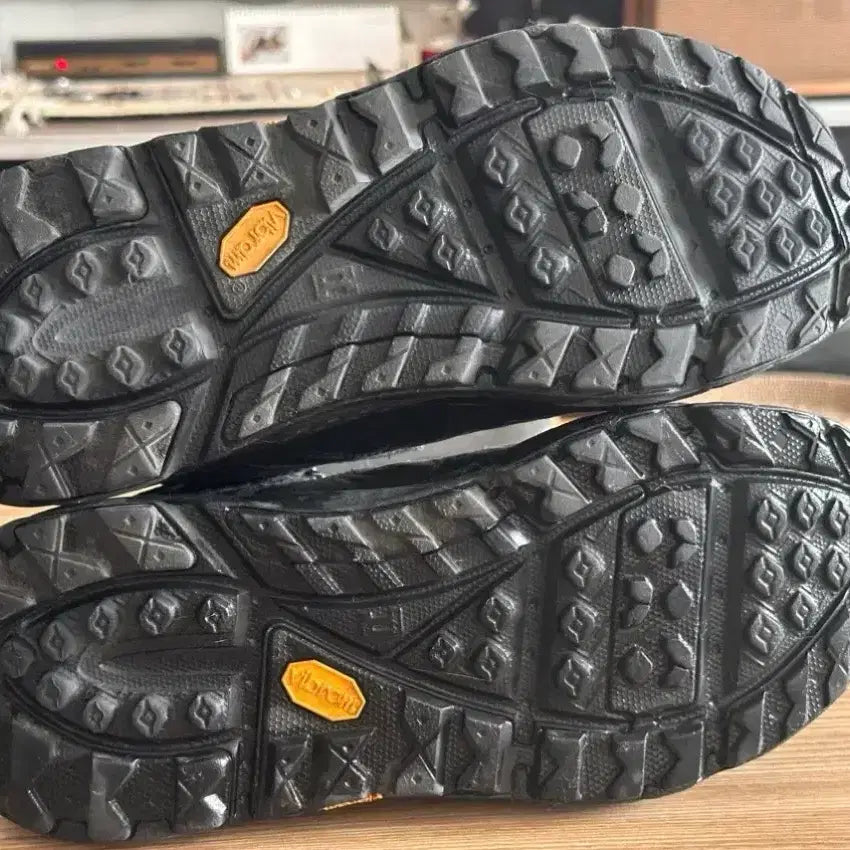 [BUNJANG] Hoka Ultra High Black Sneakers / 호카 울트라 하이 블랙 275사이즈