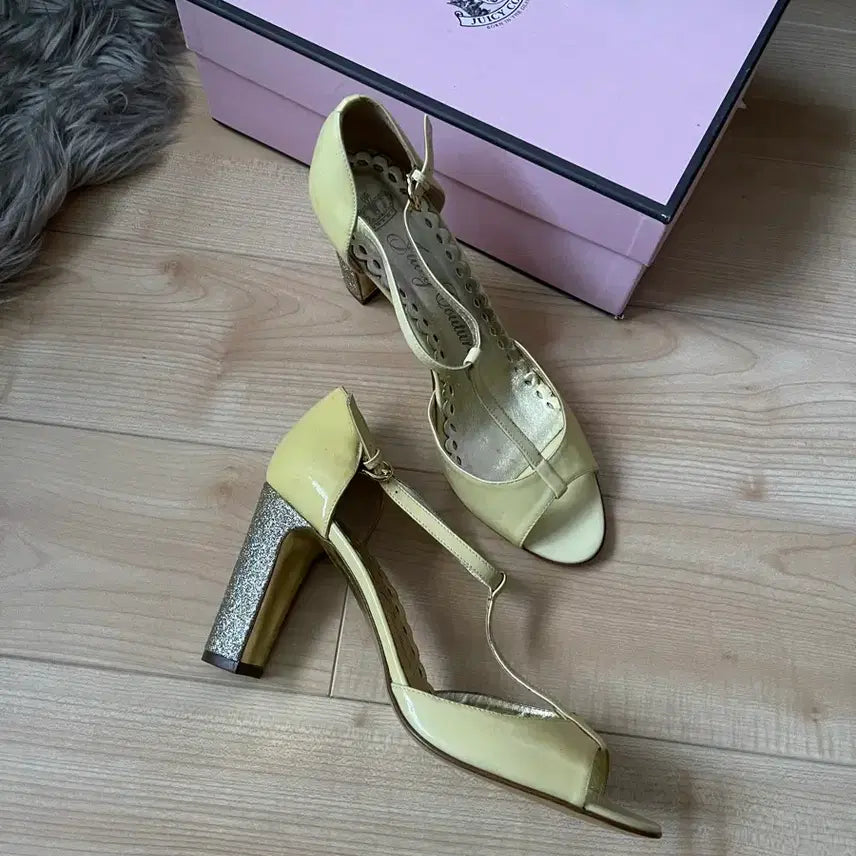 [SOLD OUT] Juicy Couture 쥬시 꾸뛰르 크림/옐로우 글리터 힐 펌프