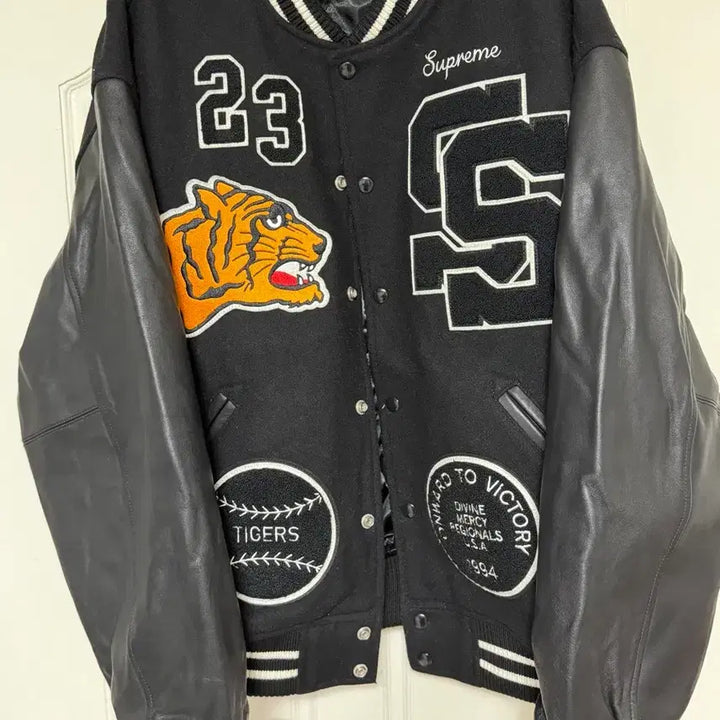 [BUNJANG] Supreme Tiger Varsity Jacket Black XL / 23F/W슈프림 타이거 바시티 블랙 XL