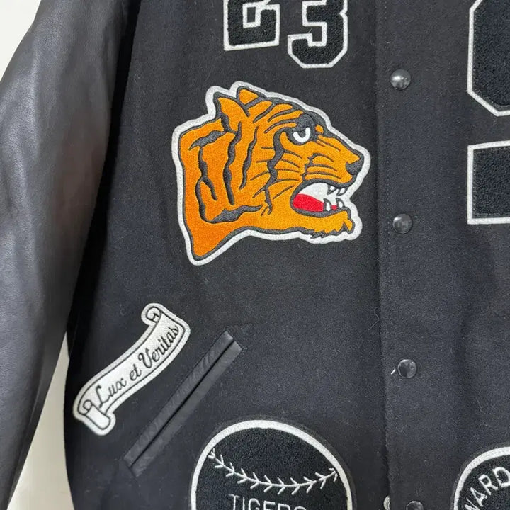 [BUNJANG] Supreme Tiger Varsity Jacket Black XL / 23F/W슈프림 타이거 바시티 블랙 XL